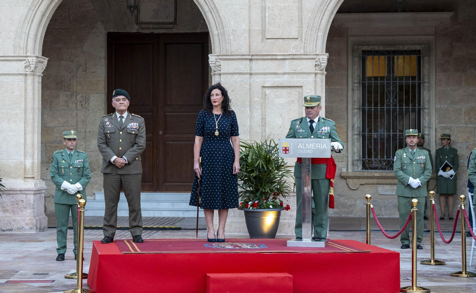 El Escudo de Oro de la ciudad de Almería a la Legión, en imágenes