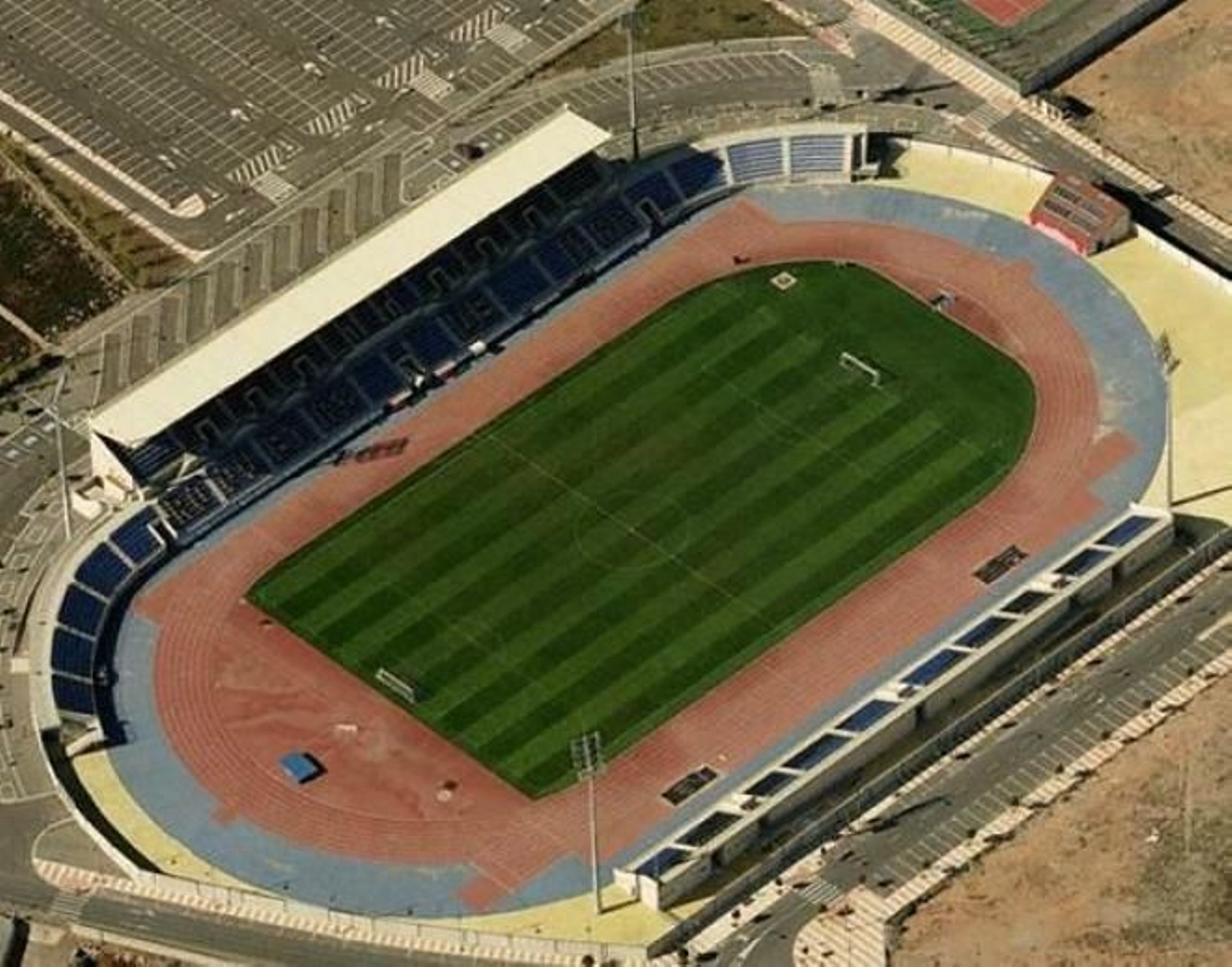 Imagen aérea del estadio Antonio Peroles de Roquetas de Mar.