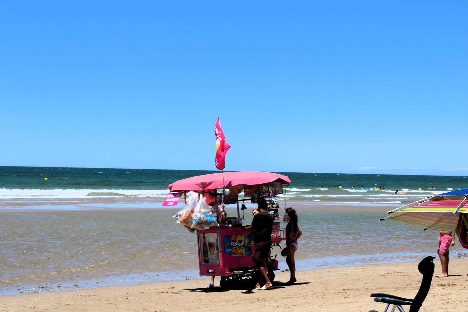 Carrito ambulante en la playa de Costa Ballena, Rota..JPG Carrito ambulante en la playa de Costa Ballena, Rota..JPG