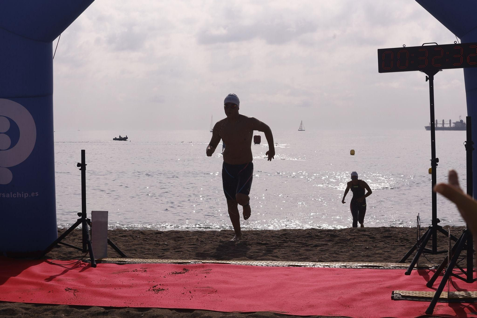 La Travesía a Nado Memorial Tomás García Zamudio de Málaga, en imágenes