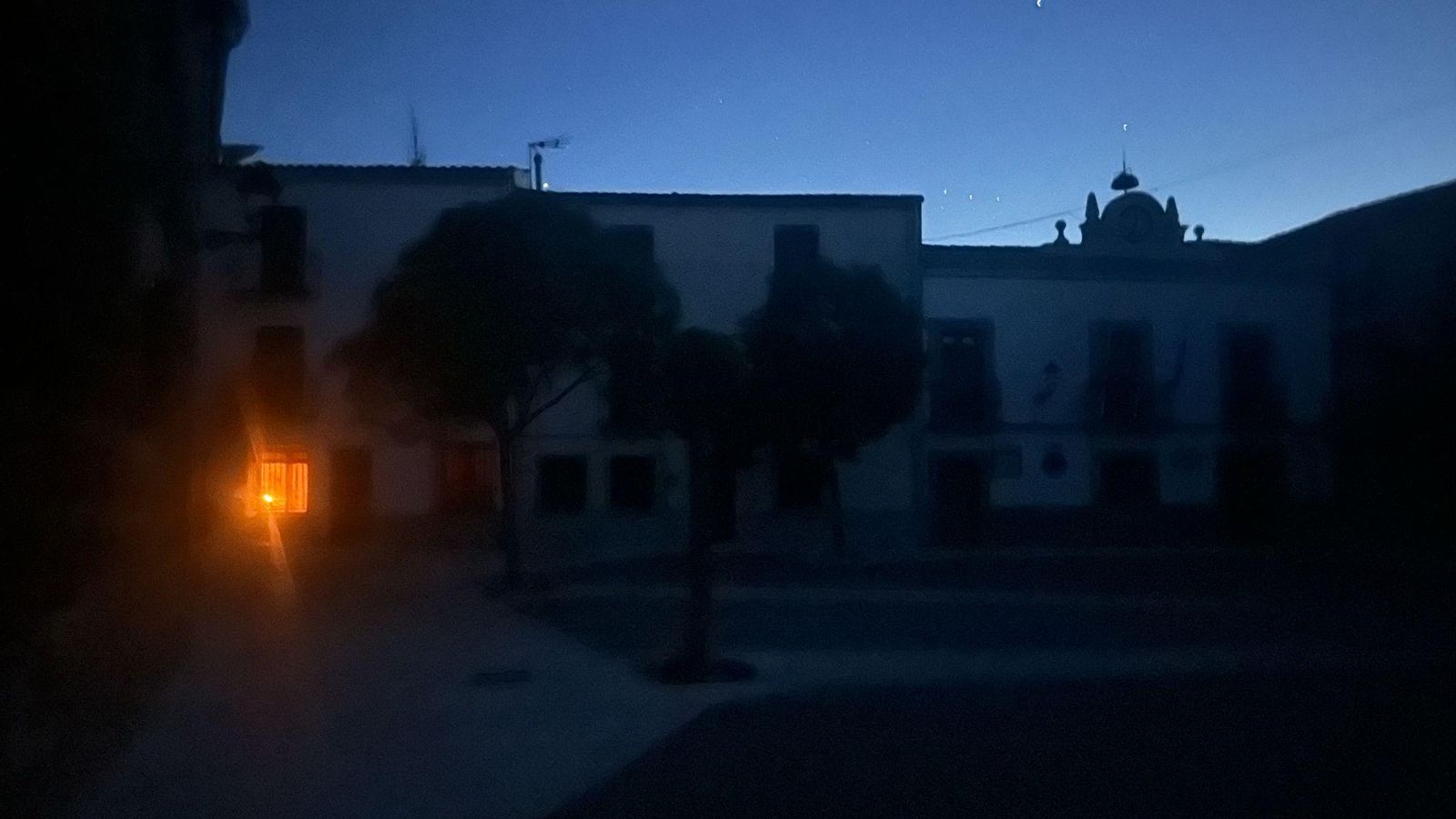 El municipio de Hornos de noche.
