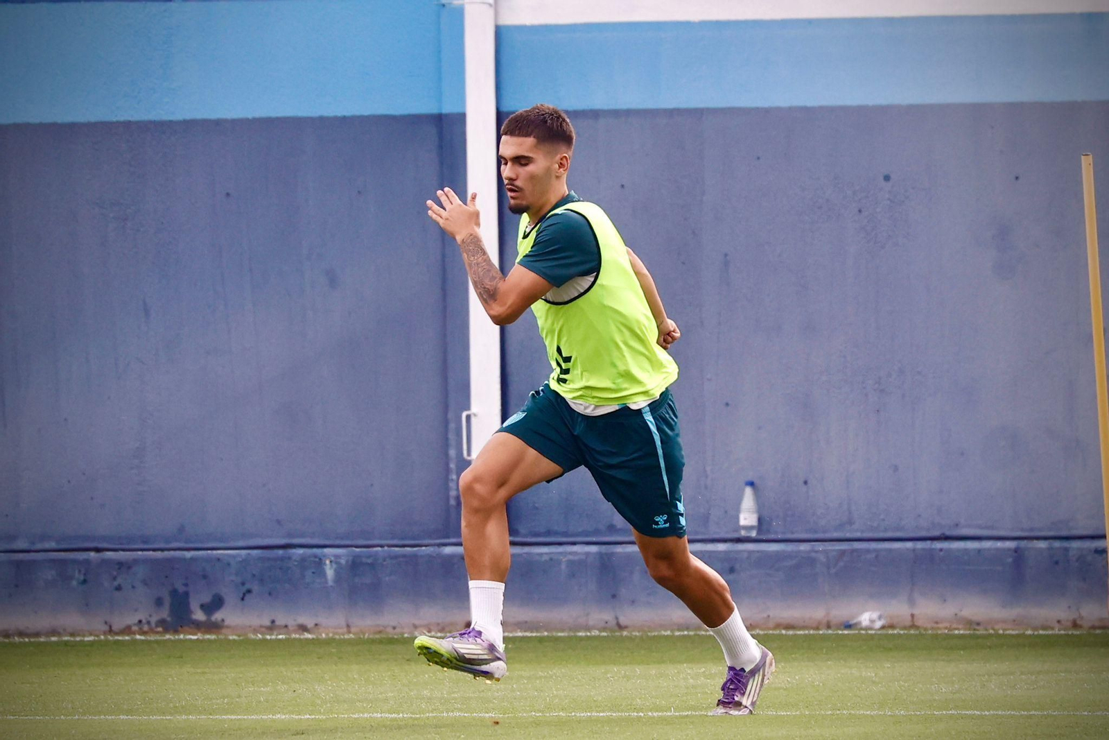 Rafita, del filial, novedad en el entrenamiento ante la baja de Carlos Puga