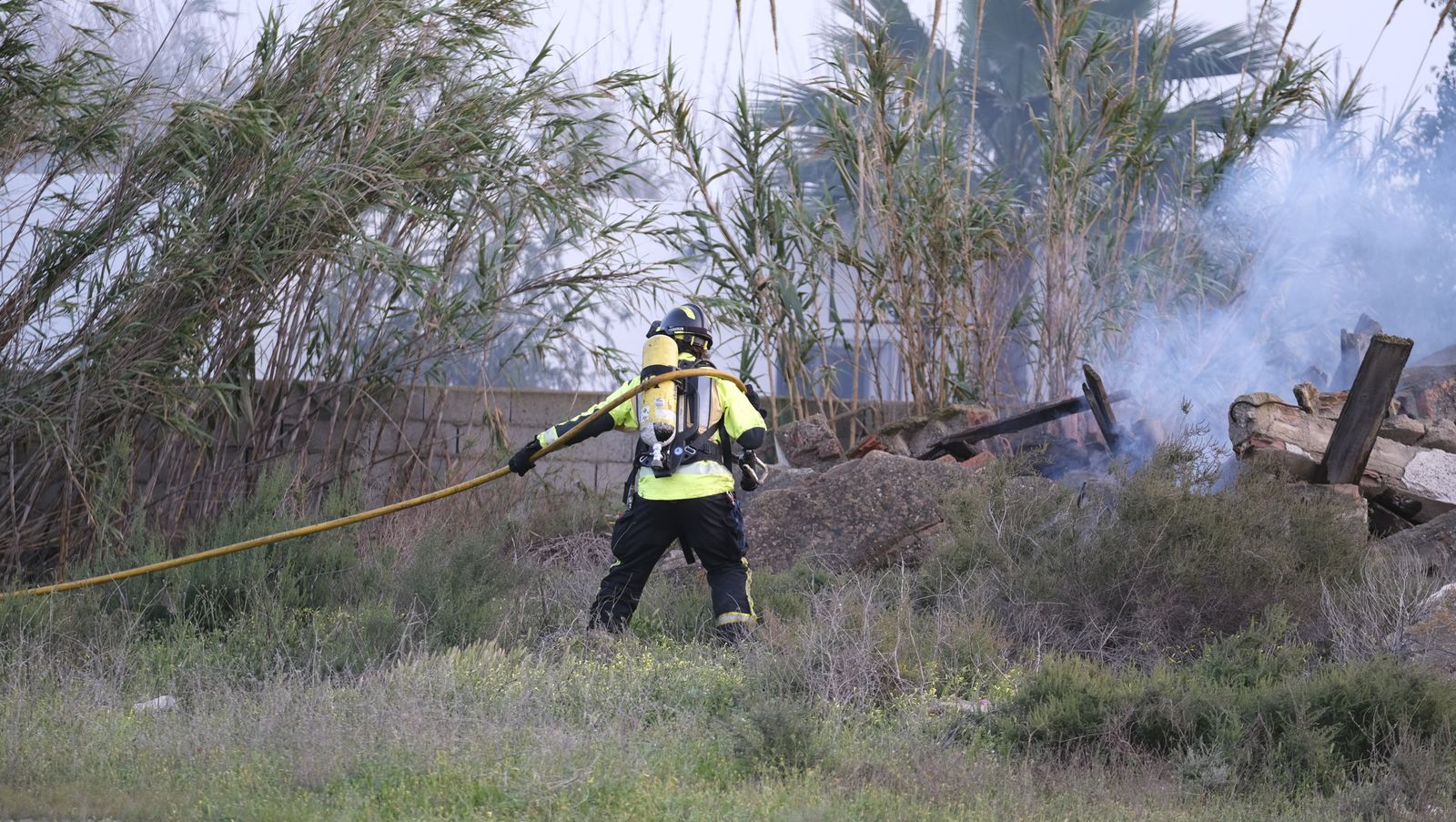 Fotogalería incendio descampado Vega de Acá. Almería