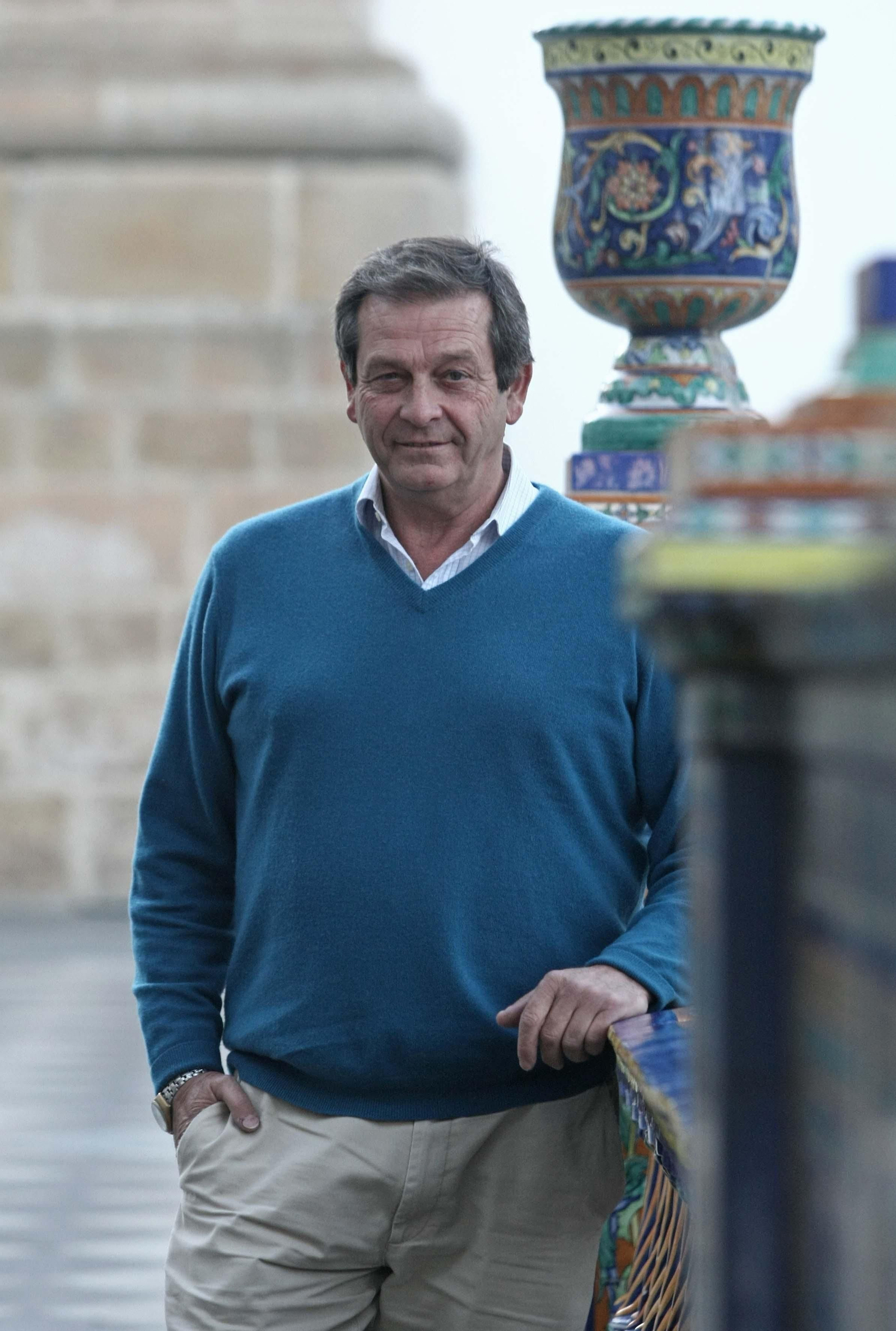Eduardo Briones, ayer en la Plaza Alta de Algeciras. Eduardo Briones, ayer en la Plaza Alta de Algeciras.