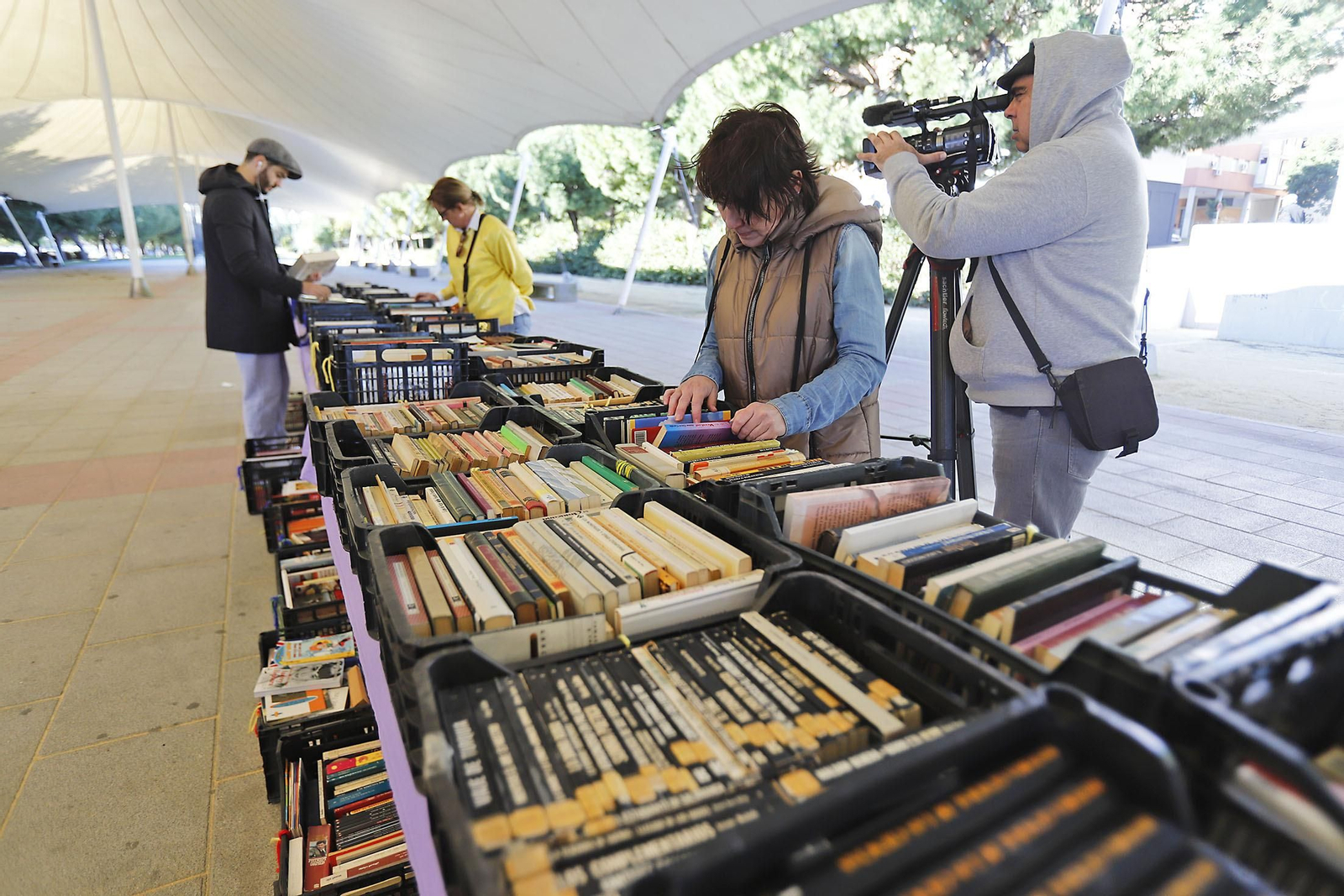 Imágenes del mercadillo solidario de Ayre en Huelva