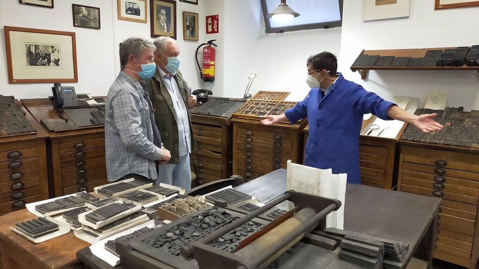 Rodaje del documental en la antigua imprenta Sur, este lunes.