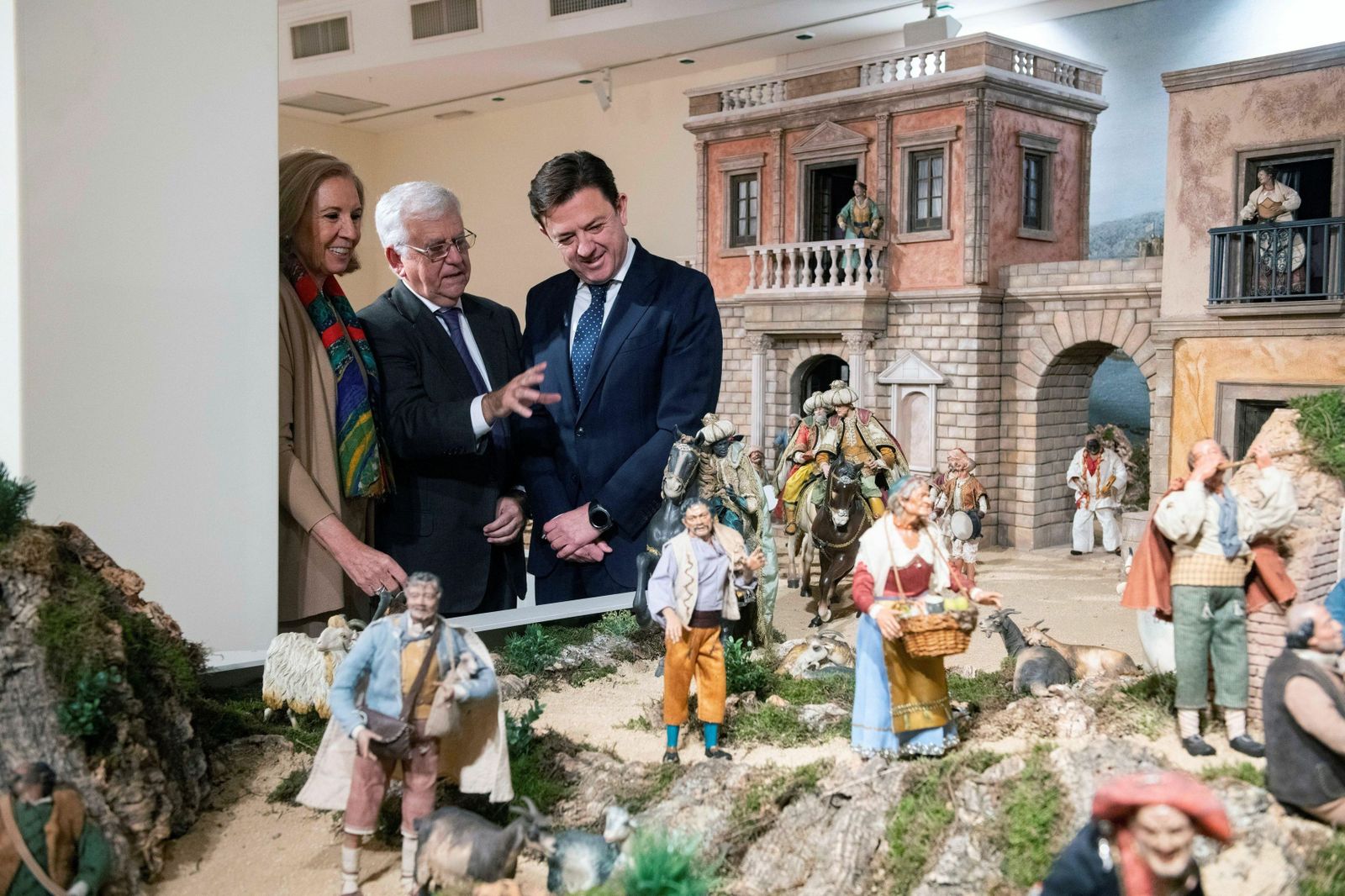 Así son los 130 belenes del mundo de Puerta Real en Granada