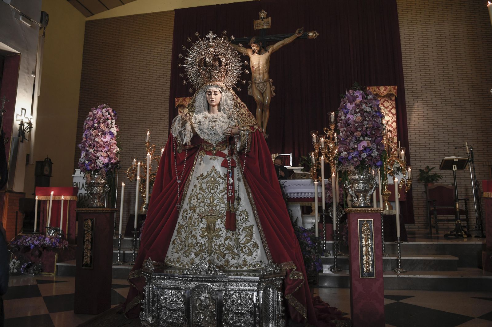 Las imágenes de la veneración de la hermandad de la Lanzada en el Zaidín
