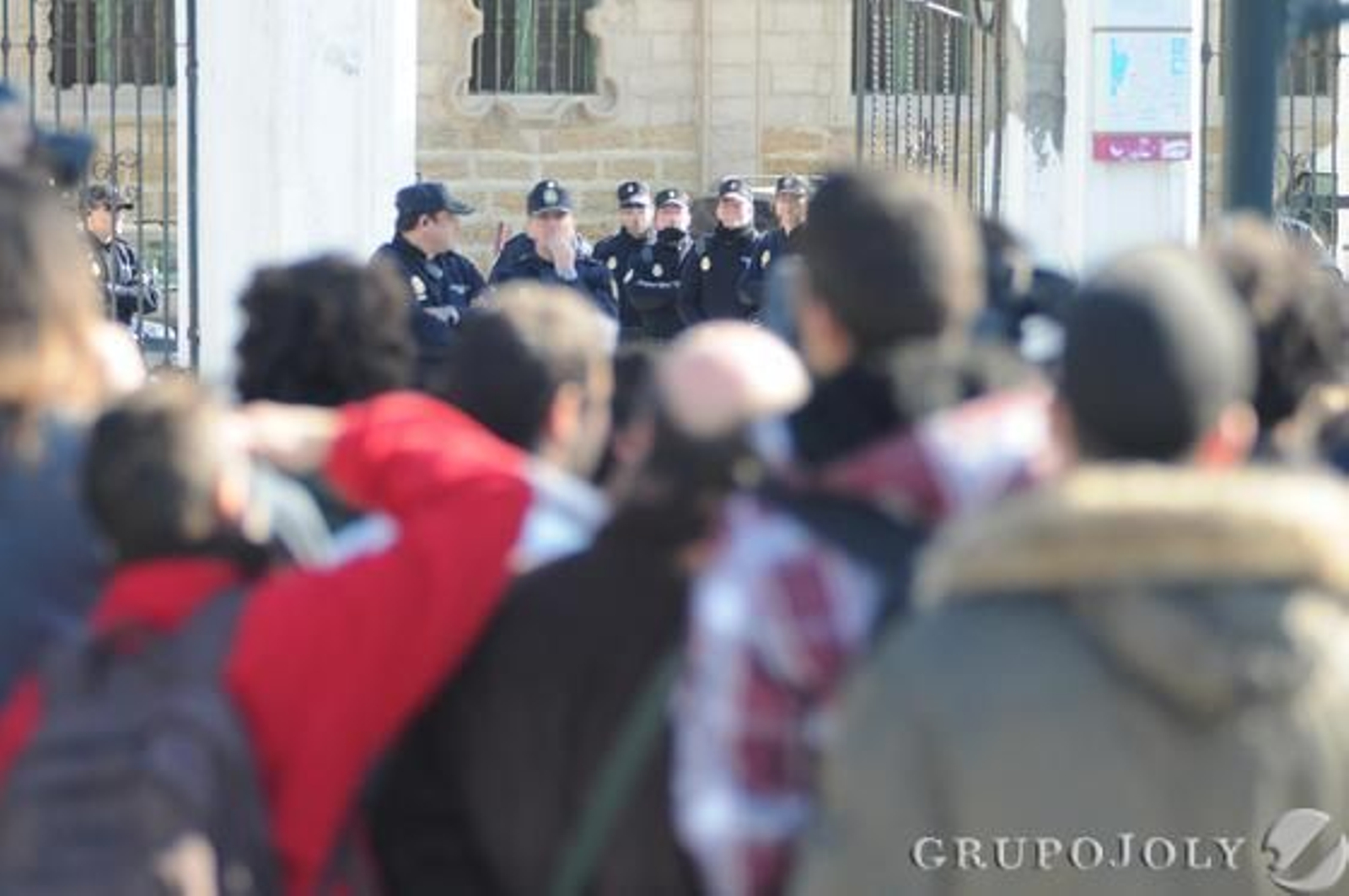 Policía Nacional y antidisturbios desalojan el edificio de Valcárcel. 

Foto: Lourdes de Vicente, Javier González y Jesús Marín