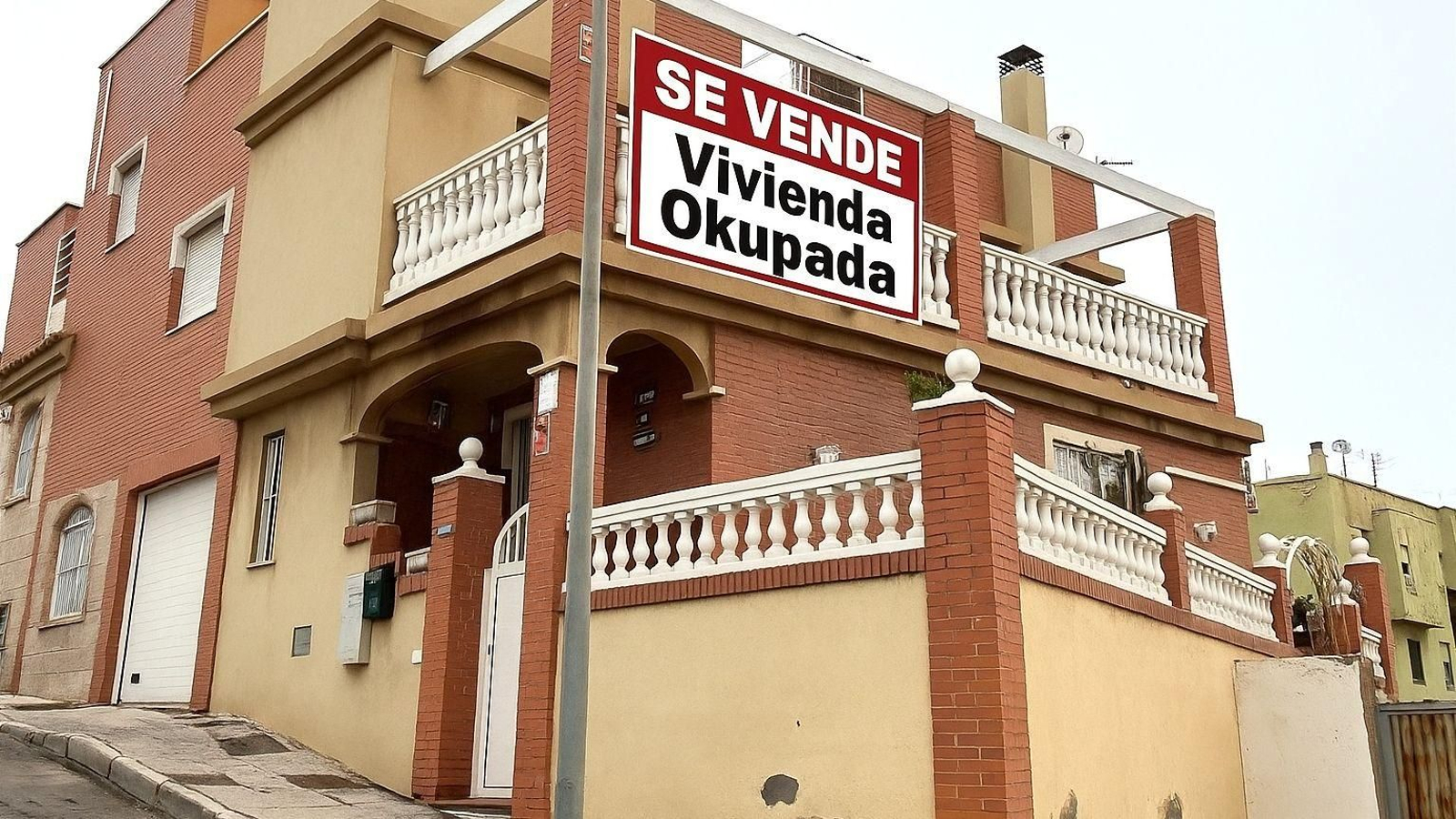 Una de las viviendas okupadas en Almería que se venden en Idealista.
