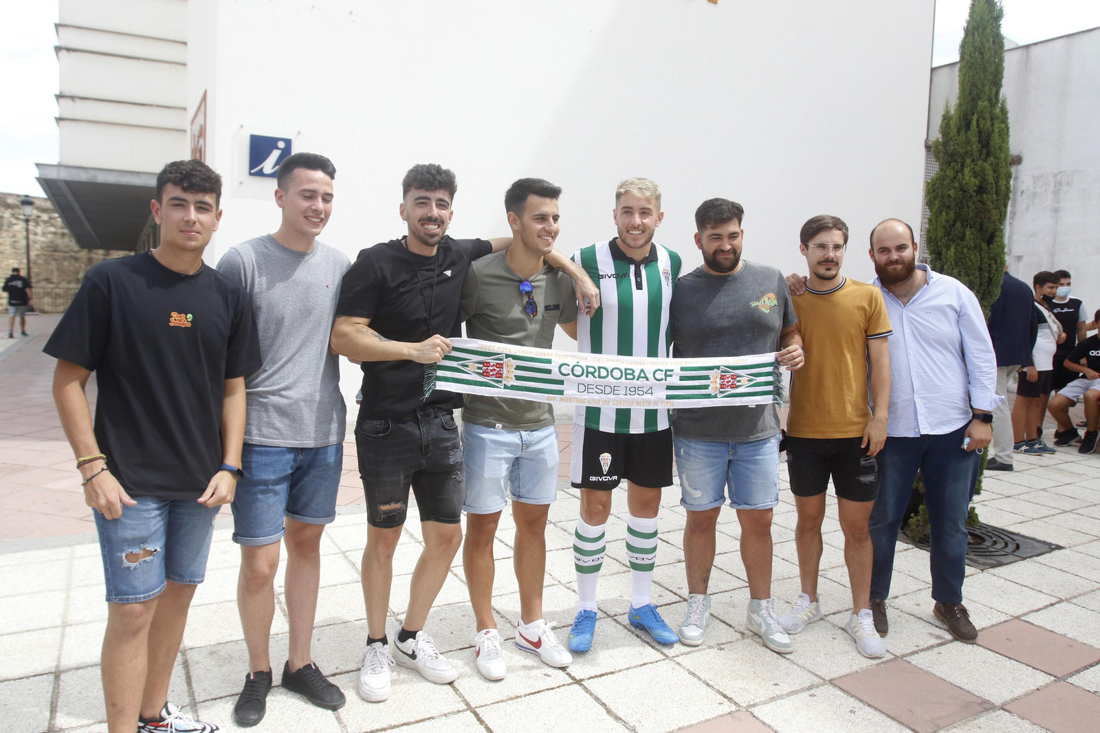 La presentación de Antonio Casas como jugador del Córdoba CF, en imágenes