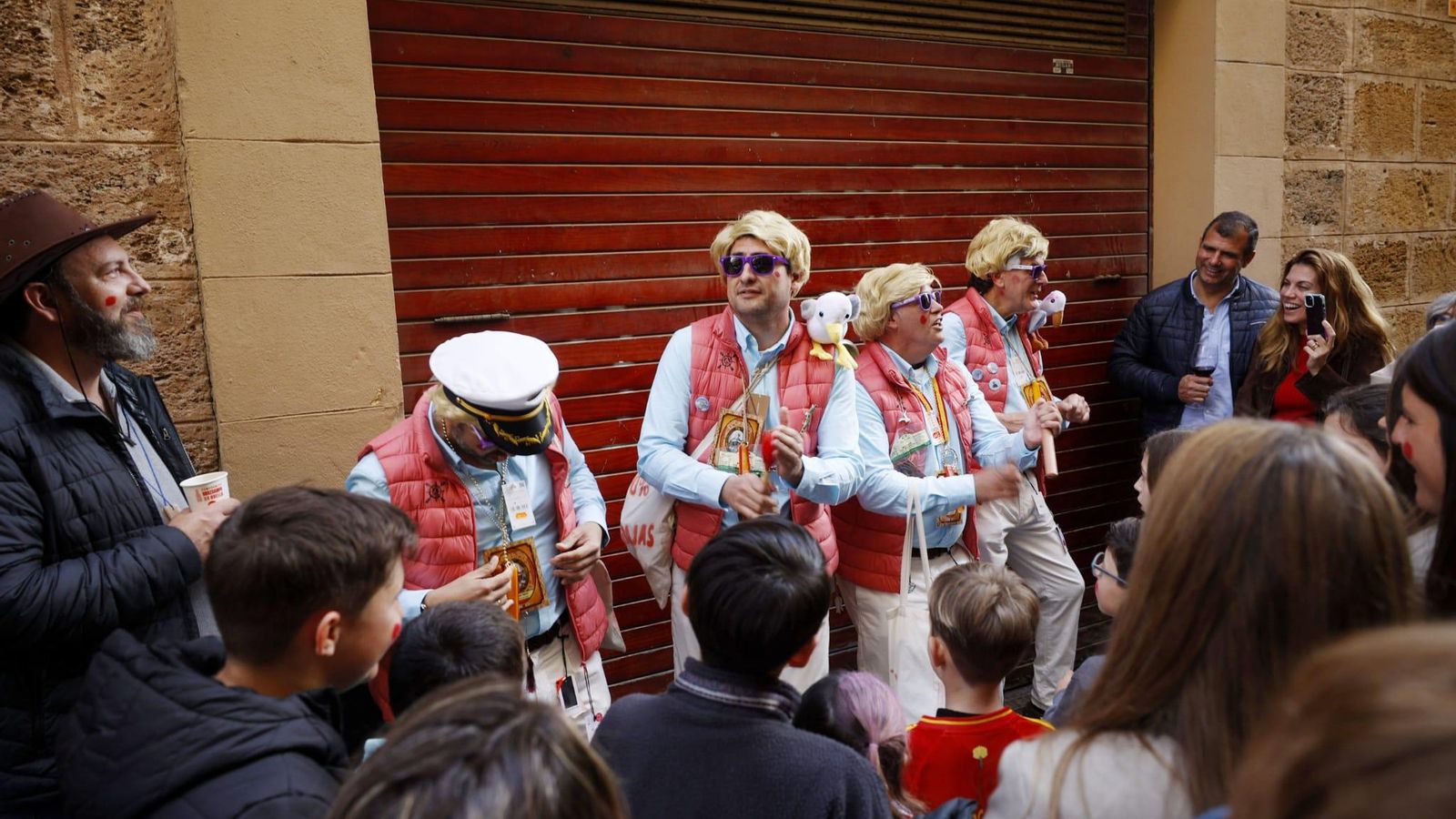 Las mejores imágenes del primer domingo del Carnaval de Cádiz