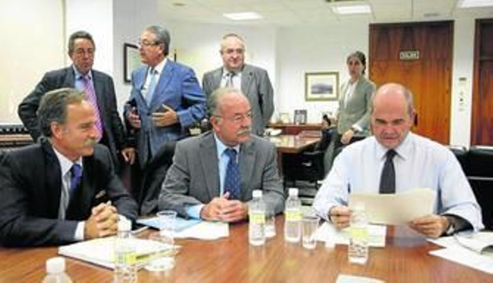 Salvador de la Encina, Manuel Morón y Manuel Chaves, durante un encuentro mantenido esta semana. Salvador de la Encina, Manuel Morón y Manuel Chaves, durante un encuentro mantenido esta semana.