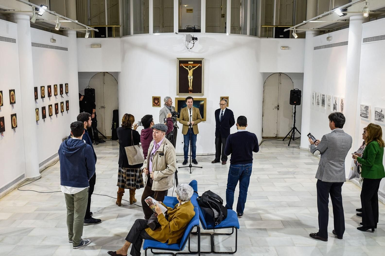 Un momento de la inauguración de la exposición.