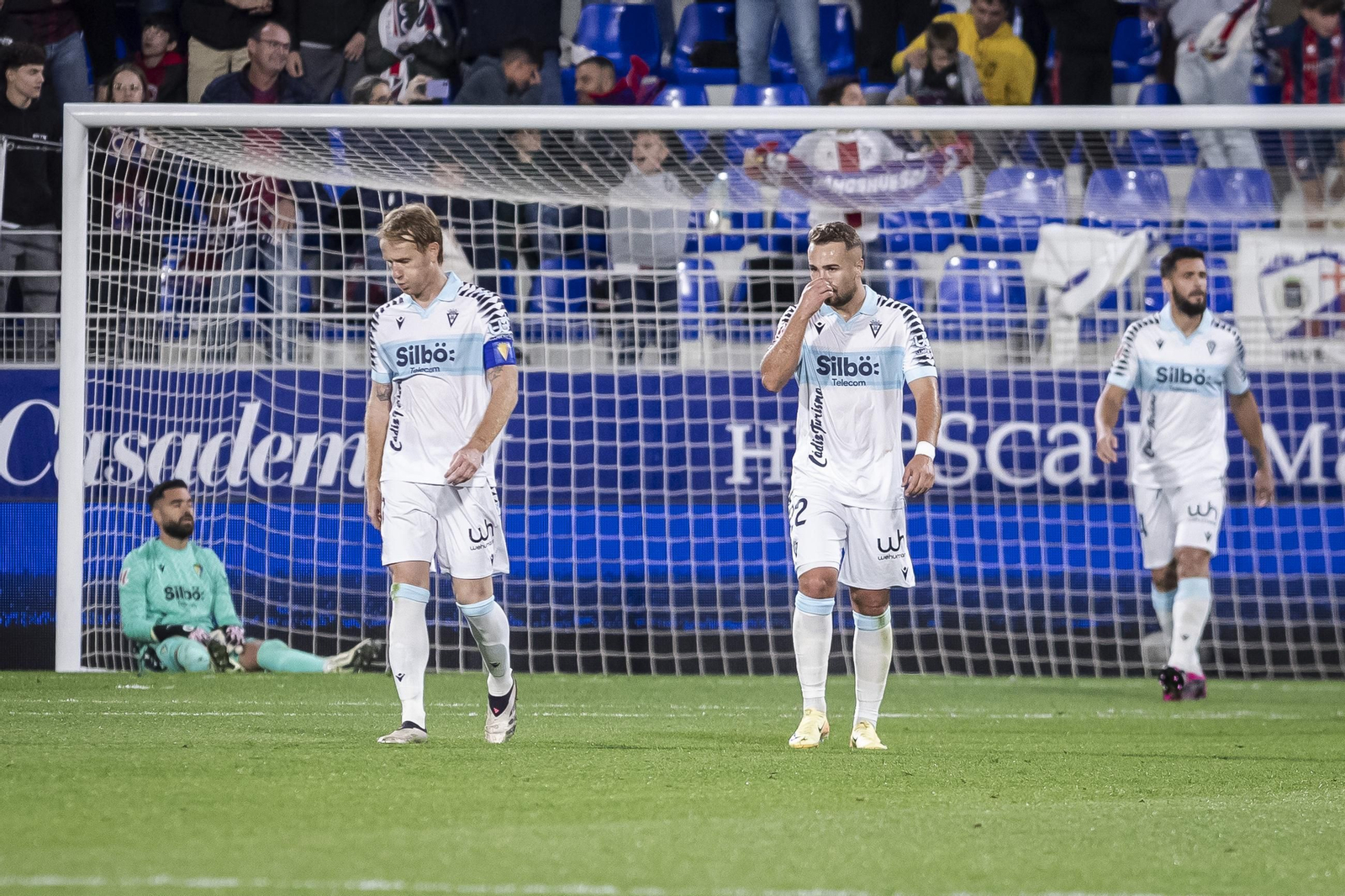 Las imágenes del partido entre el Huesca y el Cádiz C.F