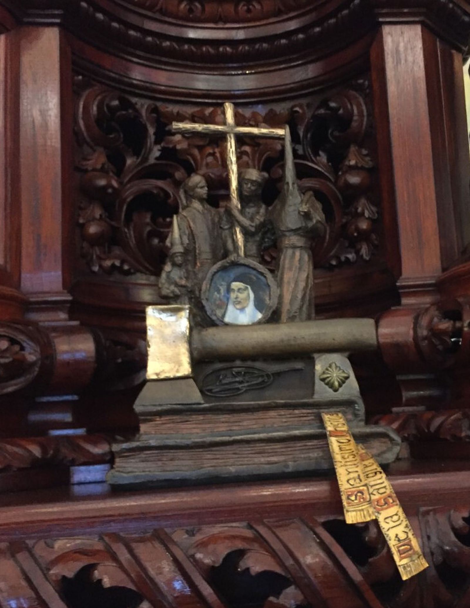 El llamador sobre el paso del Cristo de la Sangre.