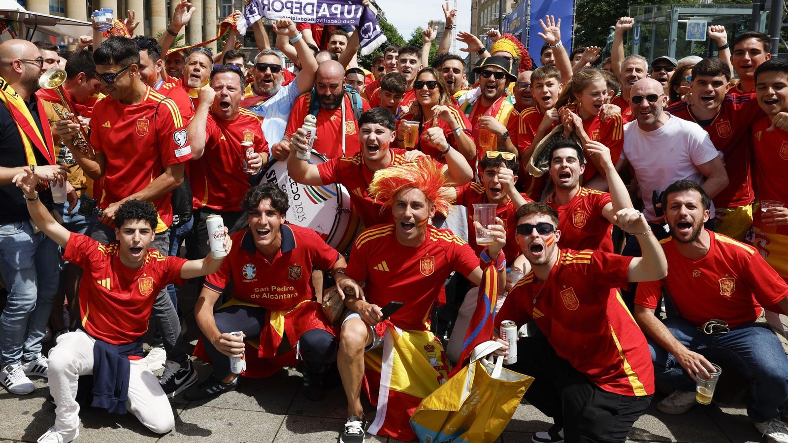 Las fotos de la afición española en Stuttgart antes del España - Alemania
