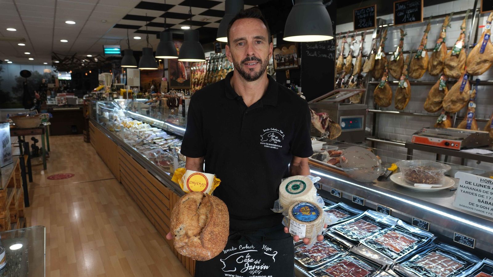 Los productos de la zona gaditana son habituales en las tiendas de Ronda y se sienten como propios.