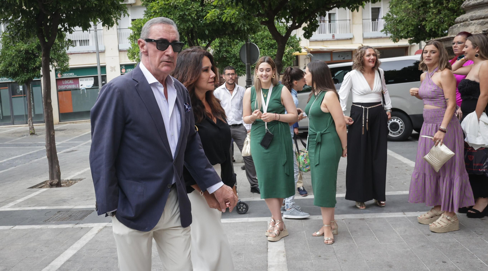 Imágenes de los asistentes a la comunión de la nieta del empresario José Luis López en Jerez