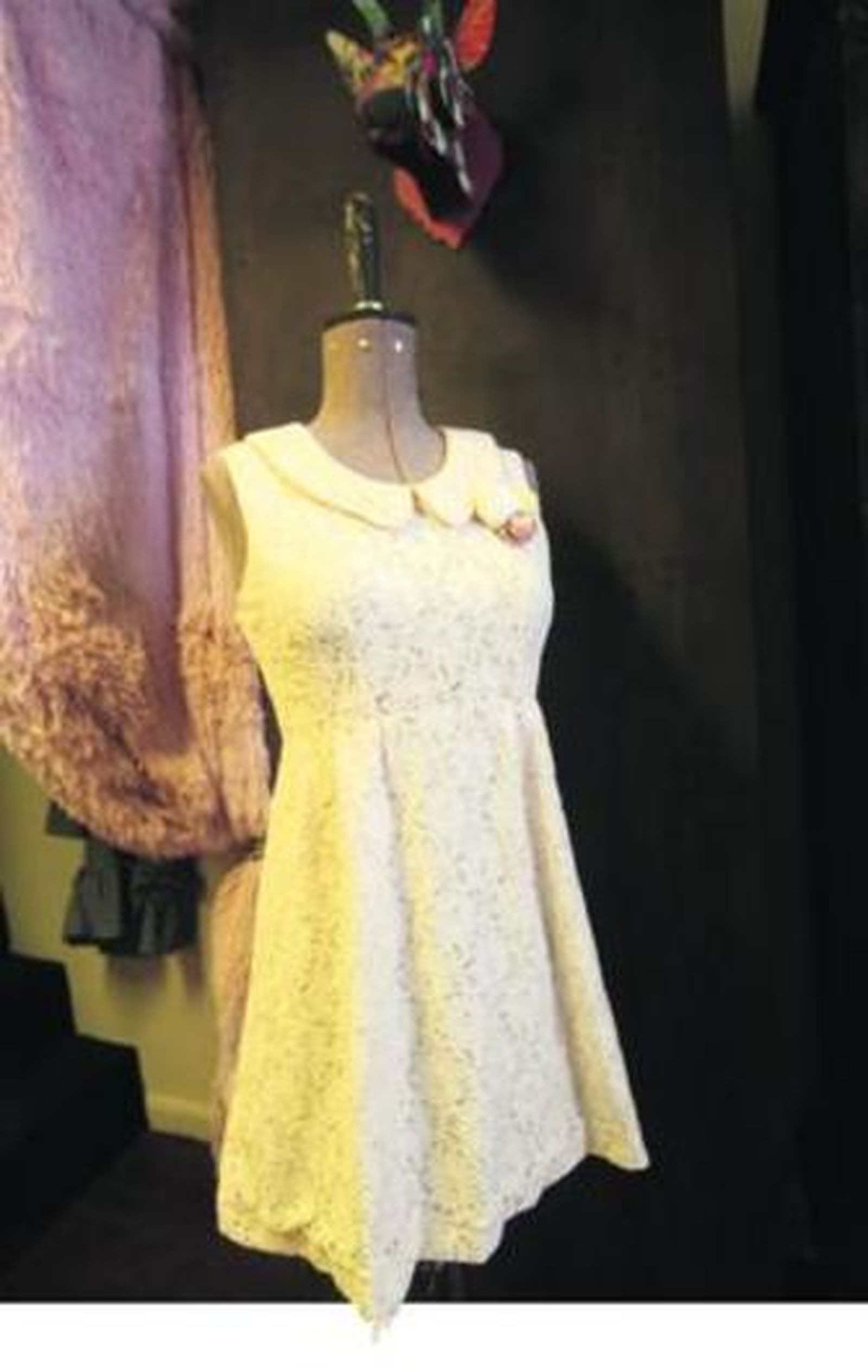 1. Vestido de Thirty 30th, 44,5 euros, en C/ Especerías. 2. Vestido de PDP, 129 euros,  en calle Salinas. 3. Vestido de Pop Out, 49,99 euros, en C/ Casapalma. 4. Vestido de Eme&ene, 55 euros, en la calle Bolsa. 5. Vestido de La Maison, 48 euros, en C/ Martínez.