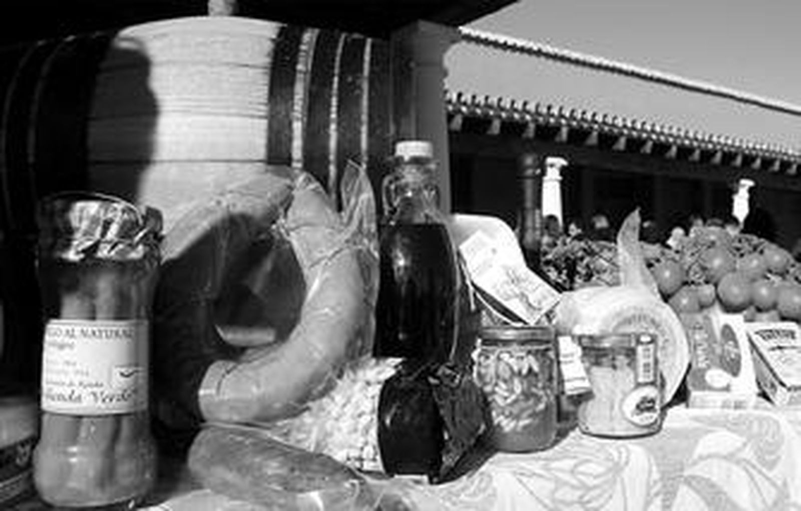 Bodegón de productos tradicionales, ayer durante la convivencia del GDR Campiña de Jerez.