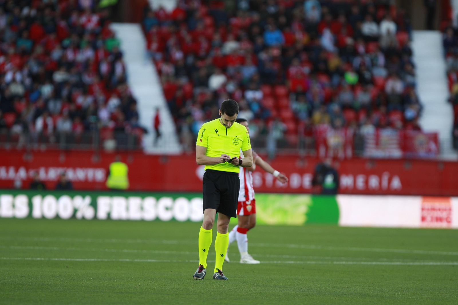 Imágenes del partido de fútbol U.D. Almería-Real Betis Balompié