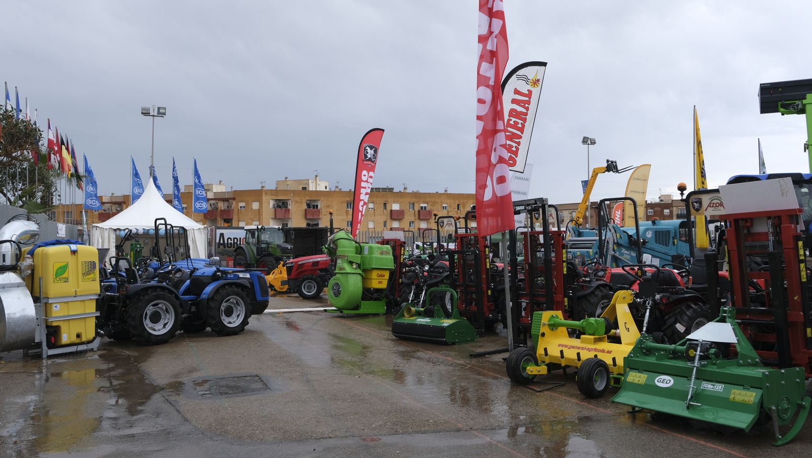 Imágenes del primer día de Expolevante Níjar.