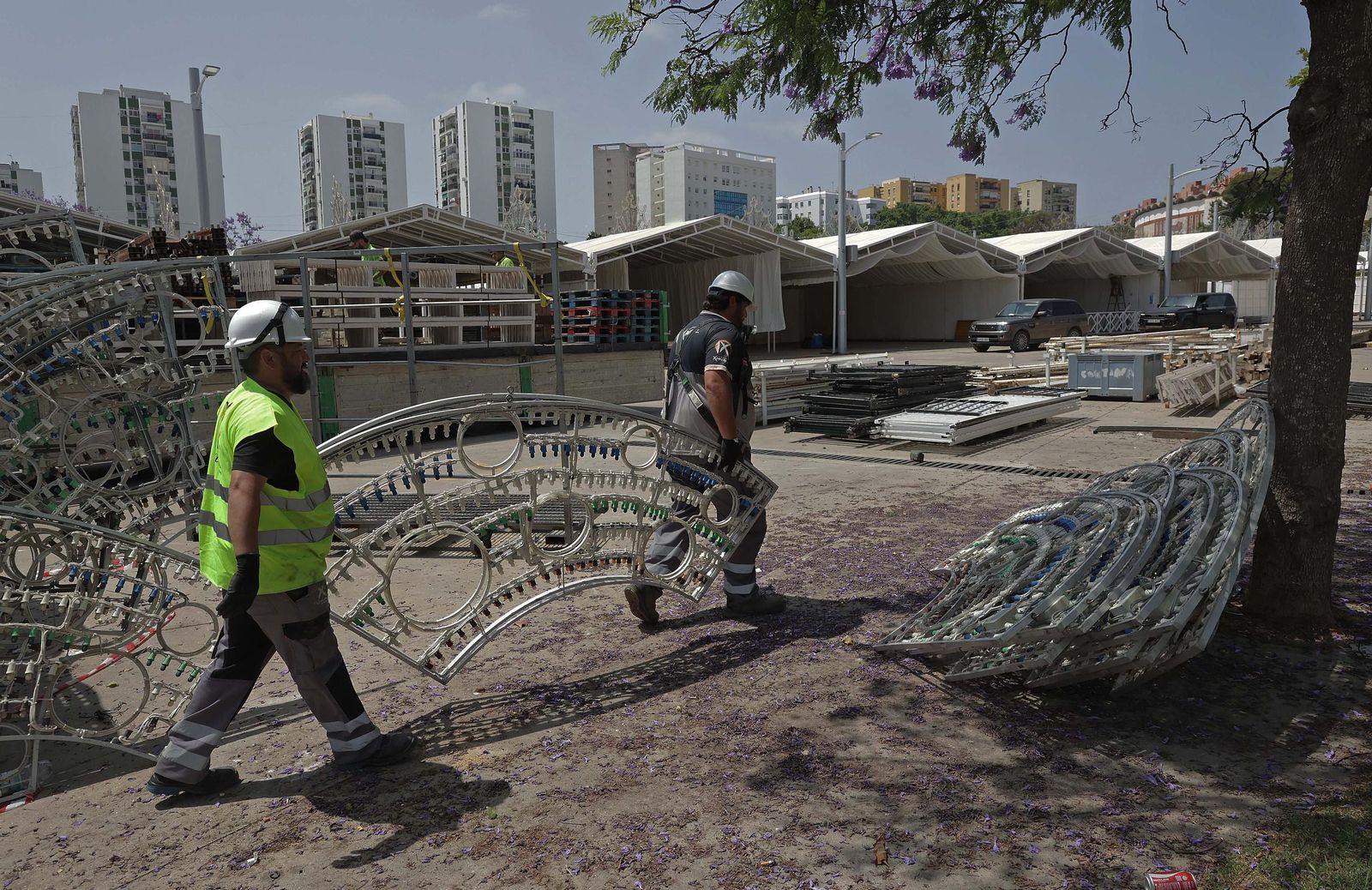 Fotos del montaje de la Feria Real de Algeciras 2025