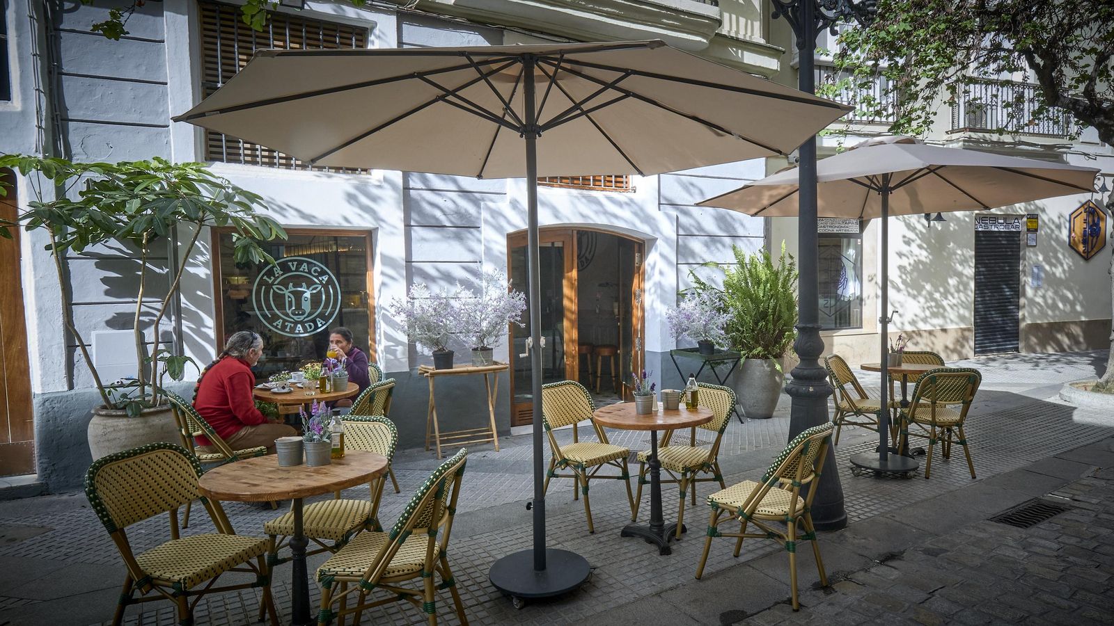 Aspecto de la terraza del local en la calle Plocia.