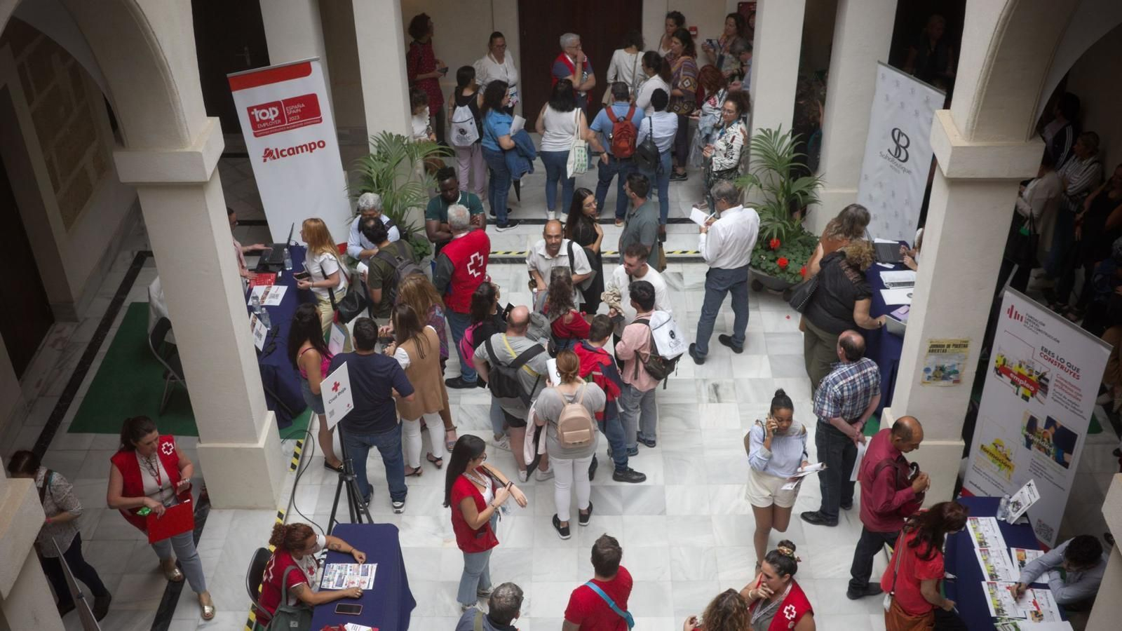 Una edición anterior de la Feria del Empleo de Cruz Roja