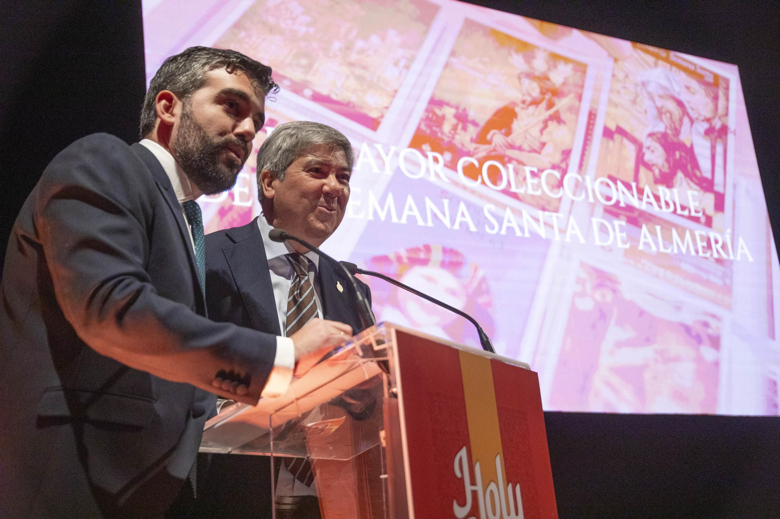 Imágenes de la presentación de las Holy Cards