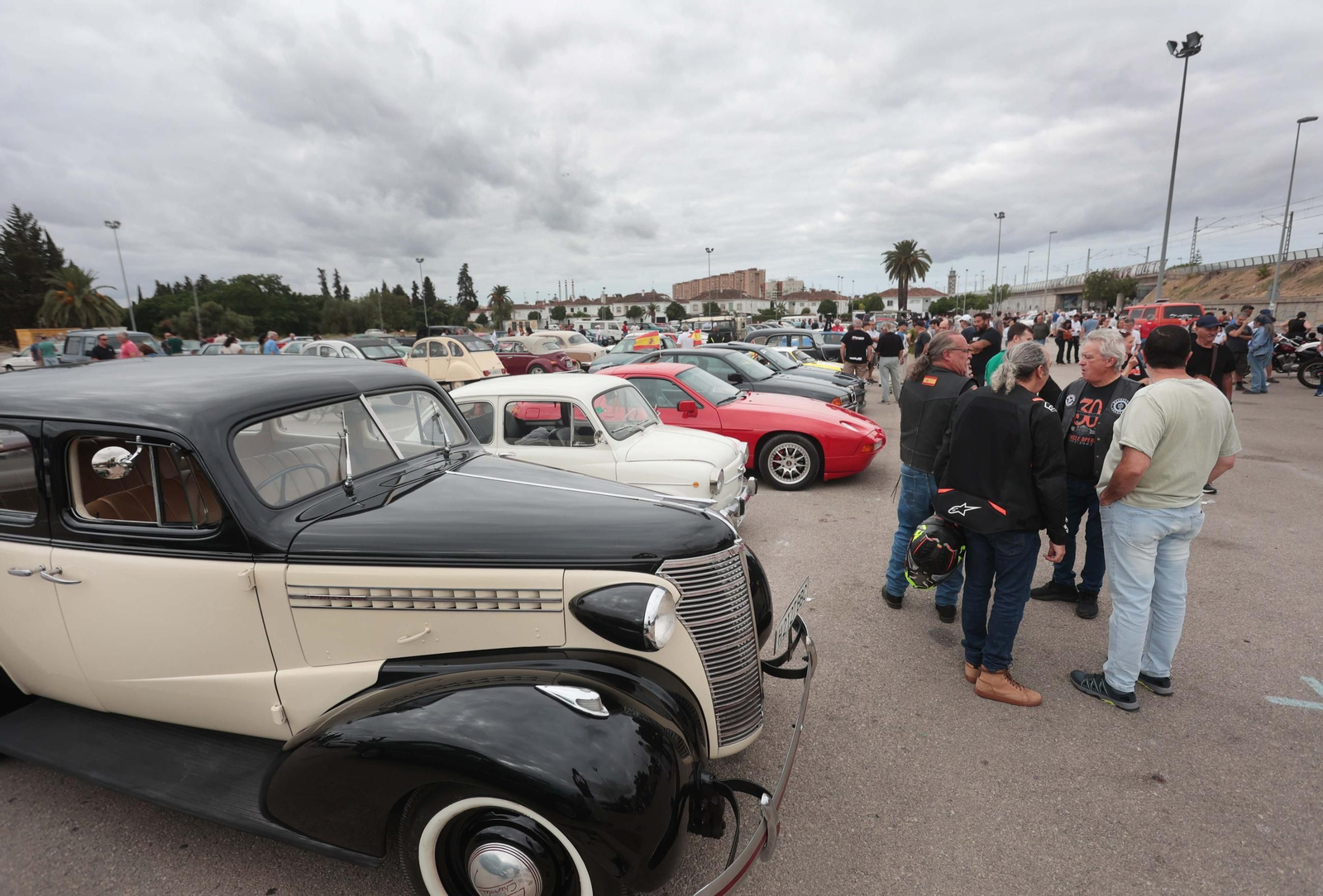 Protesta de coches clásicos e históricos en Jerez