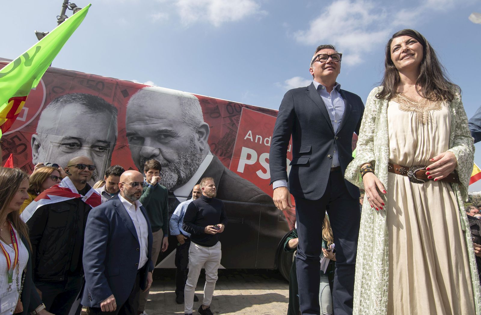 Manuel Gavira y Macarena Olona, en la presentación de una reciente campaña de Vox contra el PSOE andaluz.