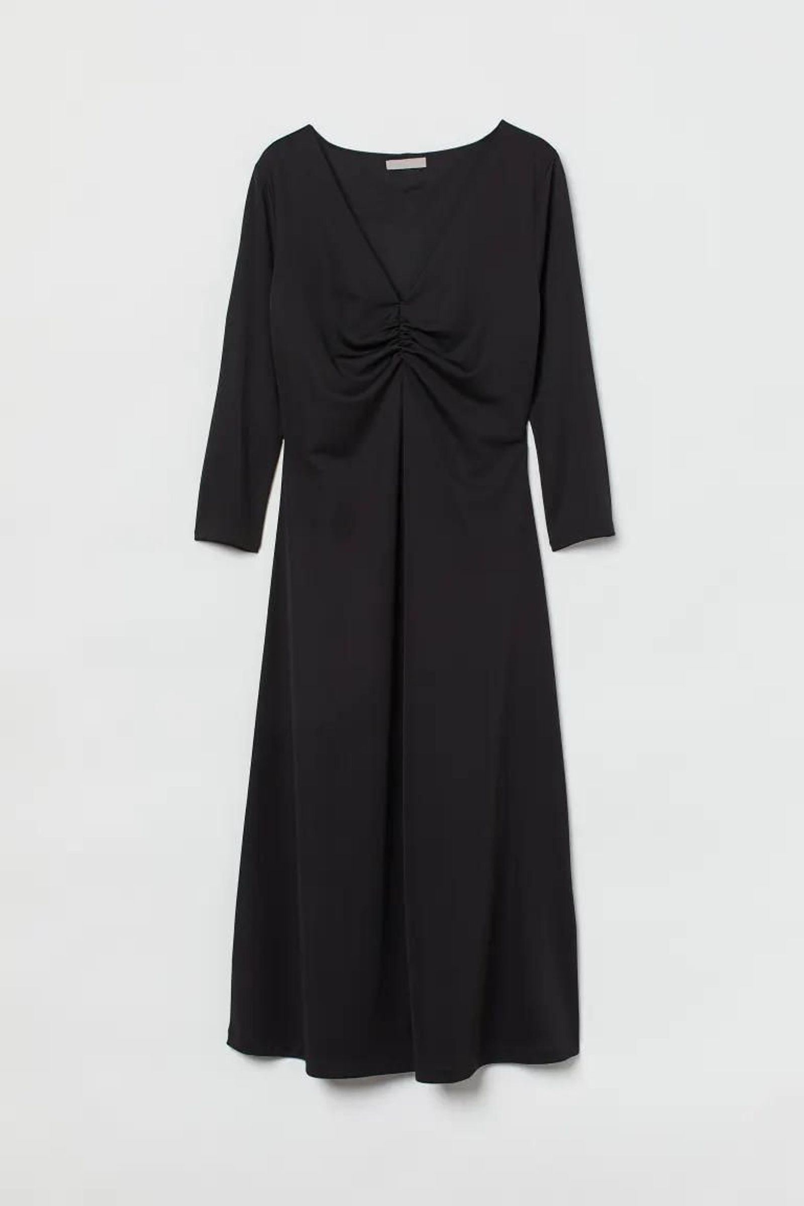 Vestido negro de H&M.