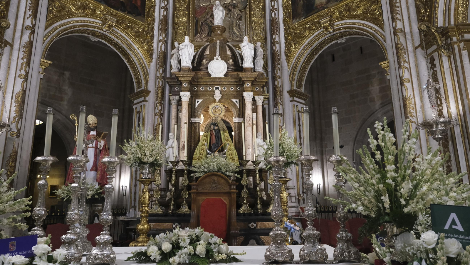 Ofrenda floral a la Virgen del Mar en la Feria de Almería 2024, en imágenes
