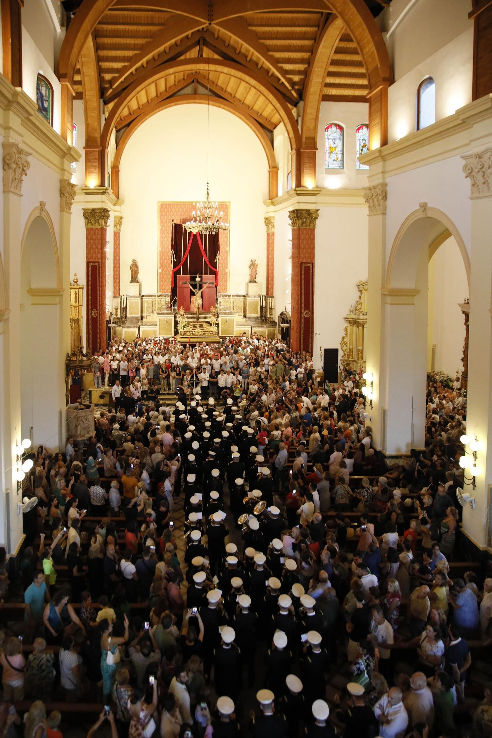 Las imágenes de la misa vespertina y procesión del Cristo de la Luz de Dalías