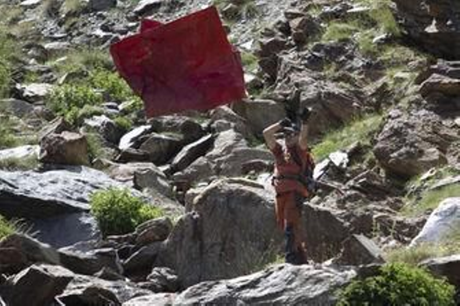 Fotos: así ha sido la jornada de limpieza en las pistas de esquí de Sierra Nevada