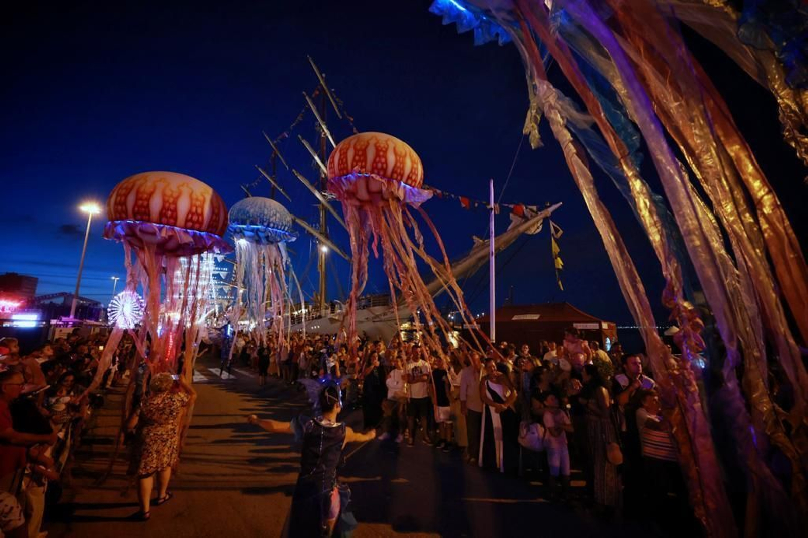 Imágenes del sábado en la Regata de Cádiz: espectáculo de drones y concierto de Álvaro de Luna