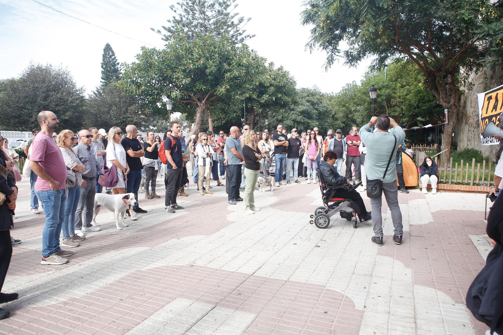 La manifestación por el derecho a una vivienda digna en Tarifa, en imágenes