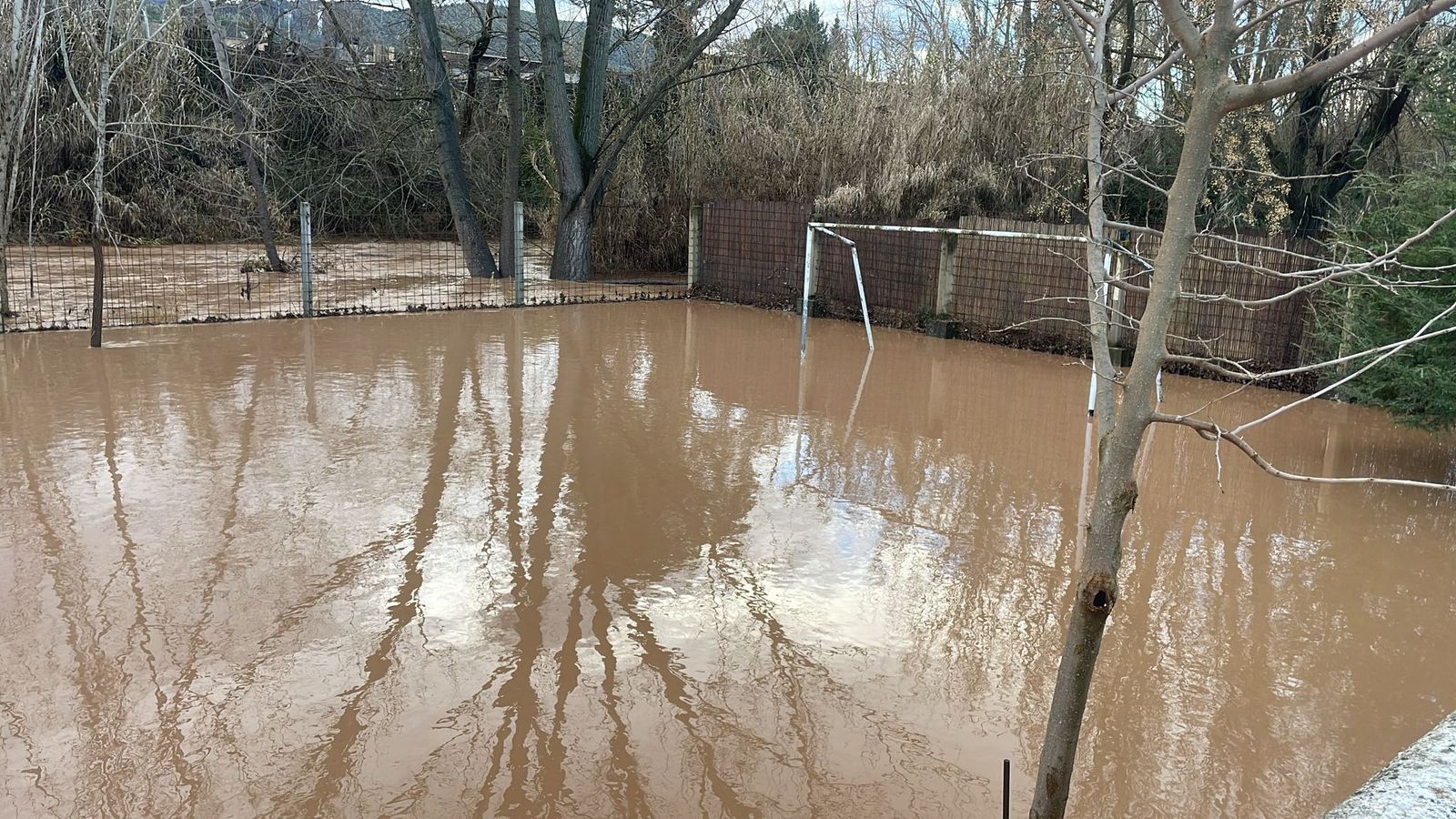 Inundación de calles en Mogón, en imágenes