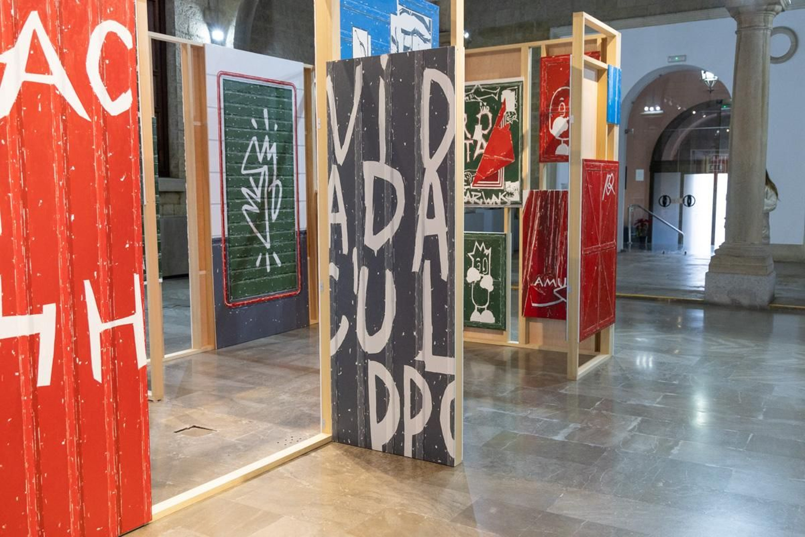 Inauguración de la exposición 'Sombras de bestias y coches'