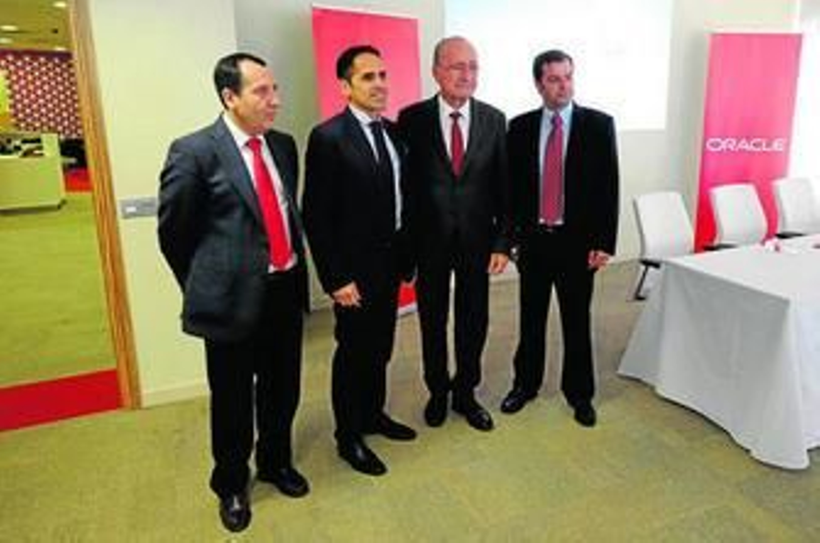 José Luis Ruiz Espejo, Carlos Román, Francisco de la Torre y David Arenal, ayer en la sede de Oracle en Málaga.
