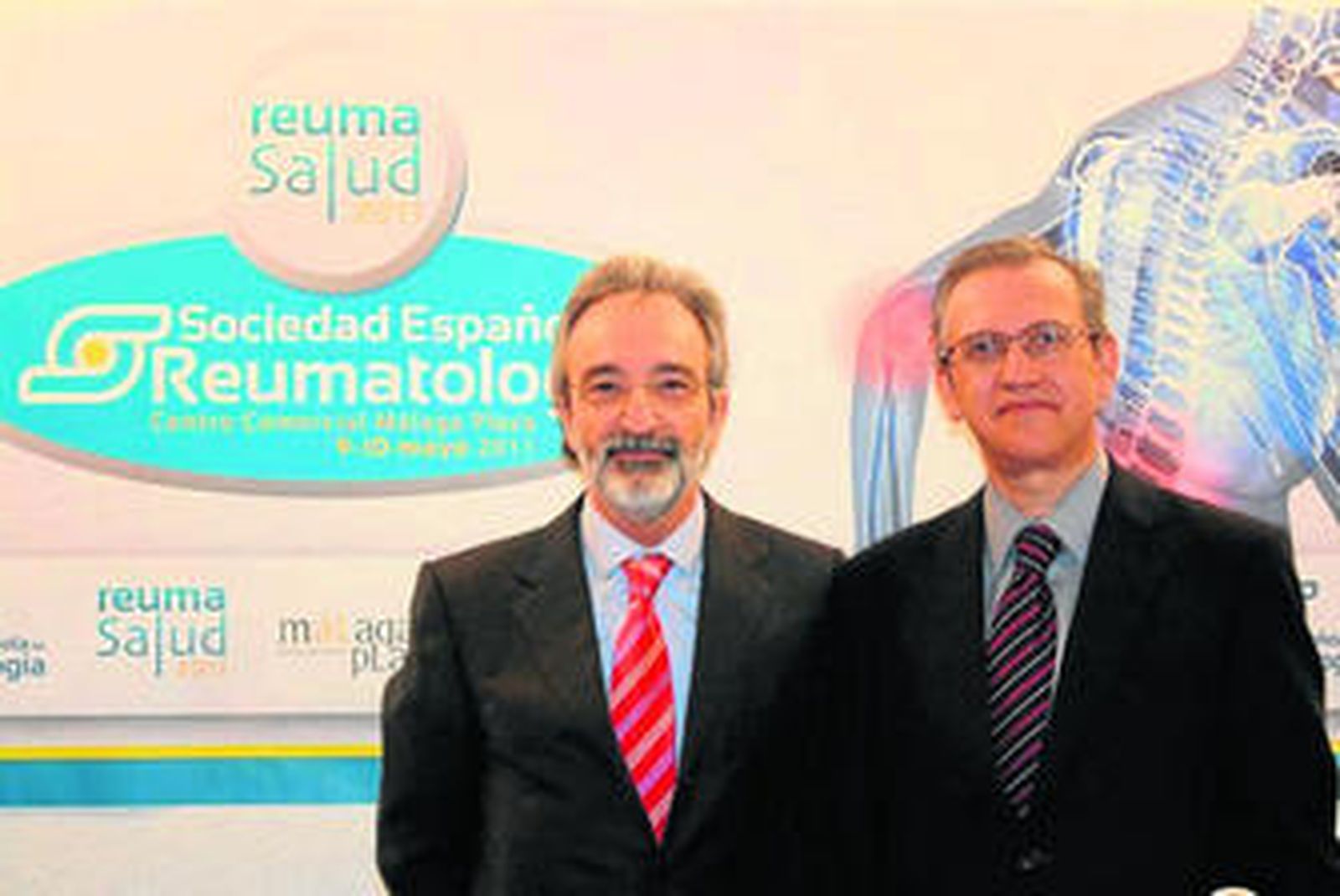 Eduardo Úcar y Antonio Fernández Nebro, ayer, en la presentación de ReumaSalud.