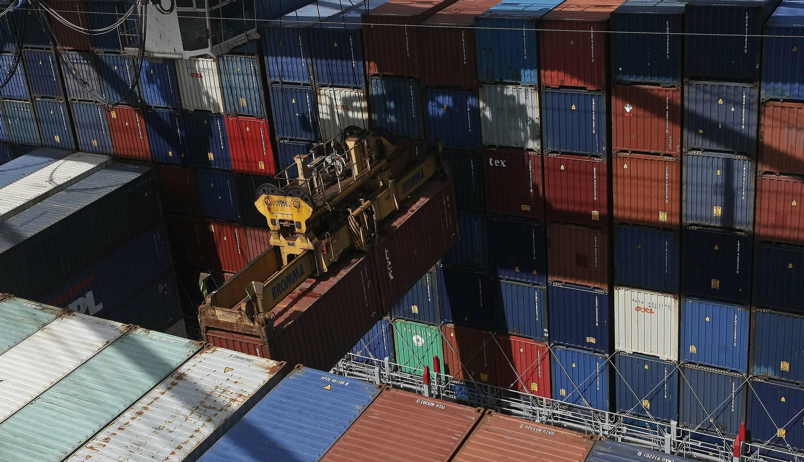 Trabajos de estiba en el Puerto de Algeciras Trabajos de estiba en el Puerto de Algeciras