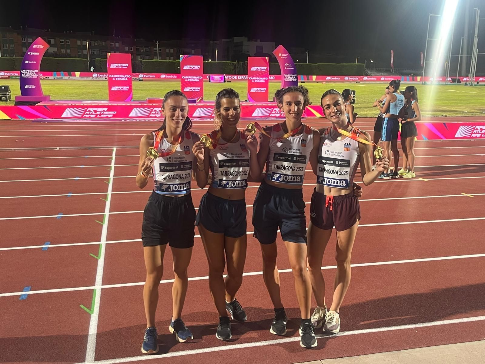 De izquierda a derecha, las campeonas: Ana Prieto, Carla García, Daniela Fra y Blanca Hervás.