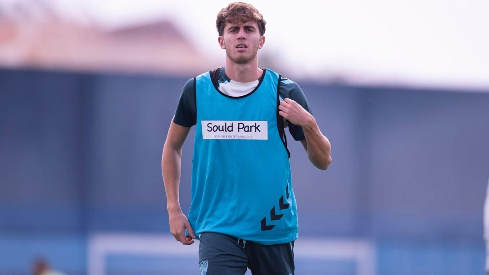 Matinal intensa con vídeo, anexo y estadio principal