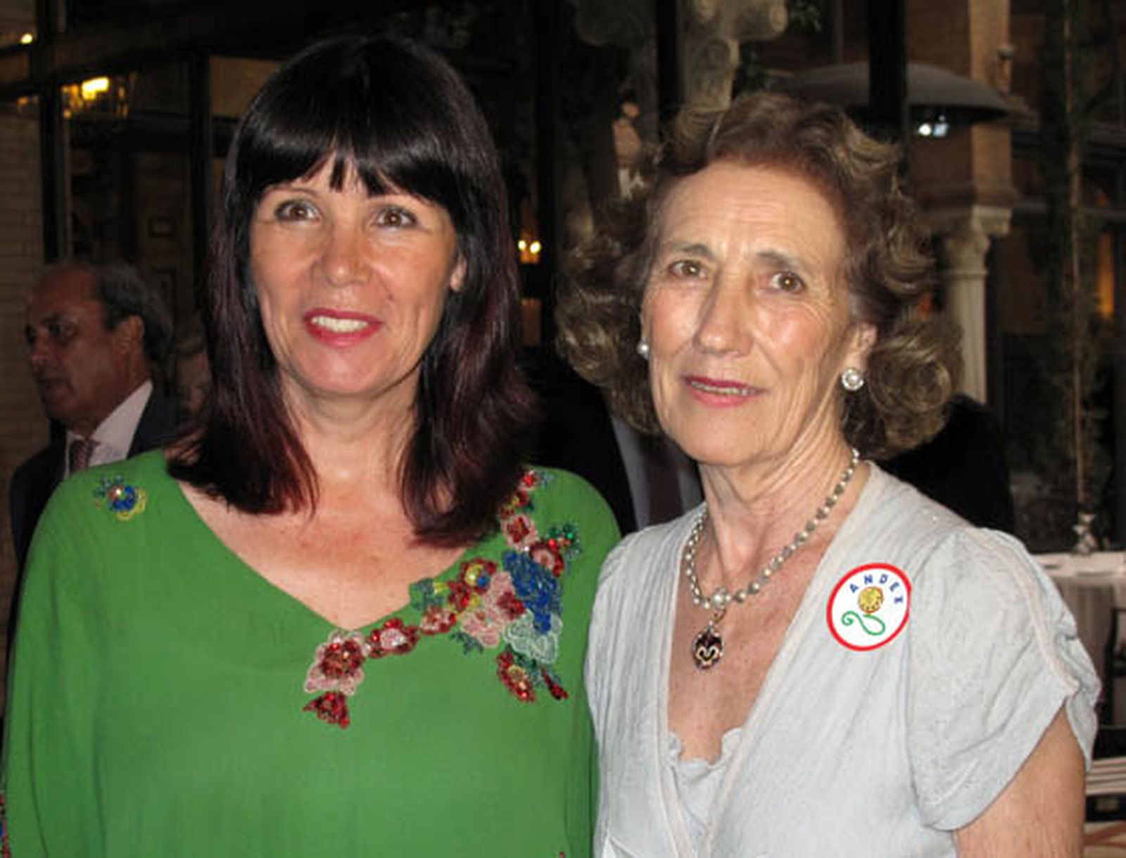 La consejera para la Igualdad y Bienestar Social, Micaela Navarro, con María Luisa Guardiola, presidenta de Andex.

Foto: Victoria Ramírez