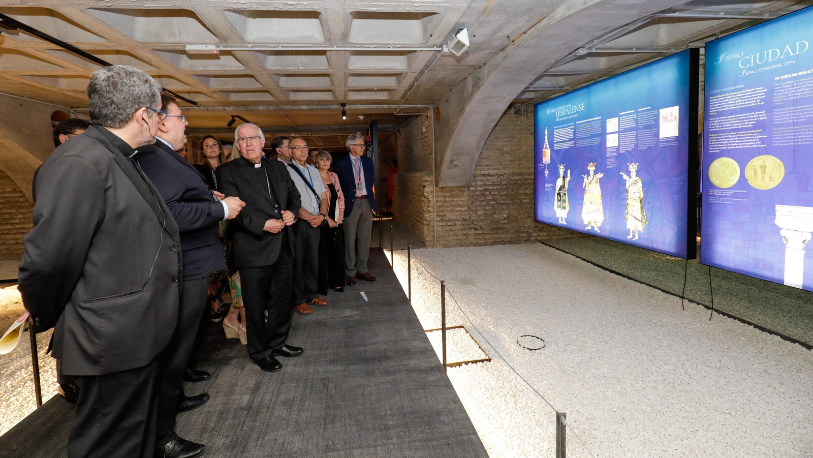 Presentación del proyecto expositivo "Huella de lo Sagrado" en la parroquia del Salvador