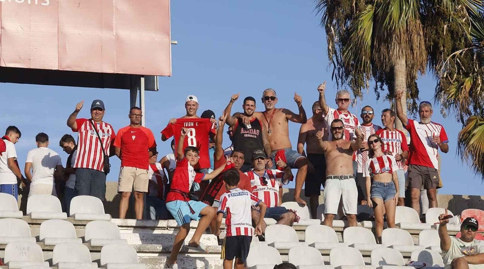 Búscate entre los aficionados del Algeciras CF - Sevilla Atlético en el Nuevo Mirador