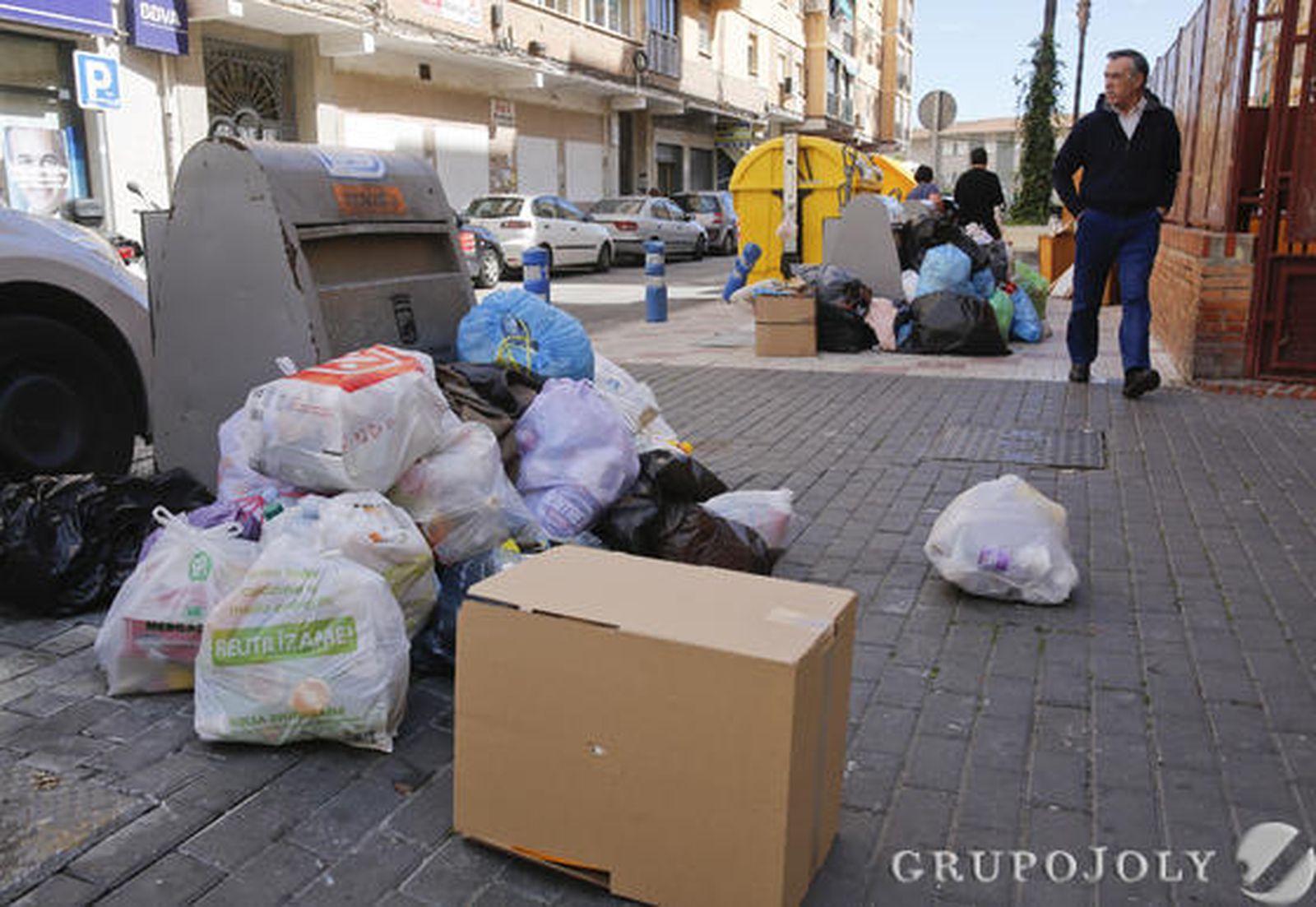 Imágenes de la huelga de basura de Limasa en diferentes distritos
